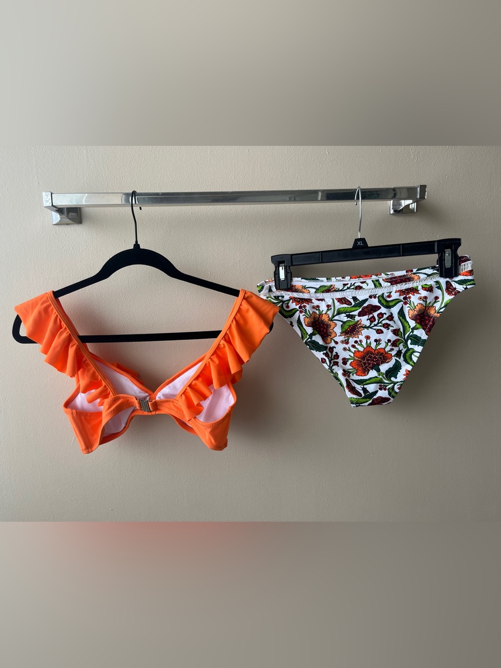 Cupshe Orange Ruffle Bikini Top with Floral Print Bottoms- Size Small - Picture 3 of 6